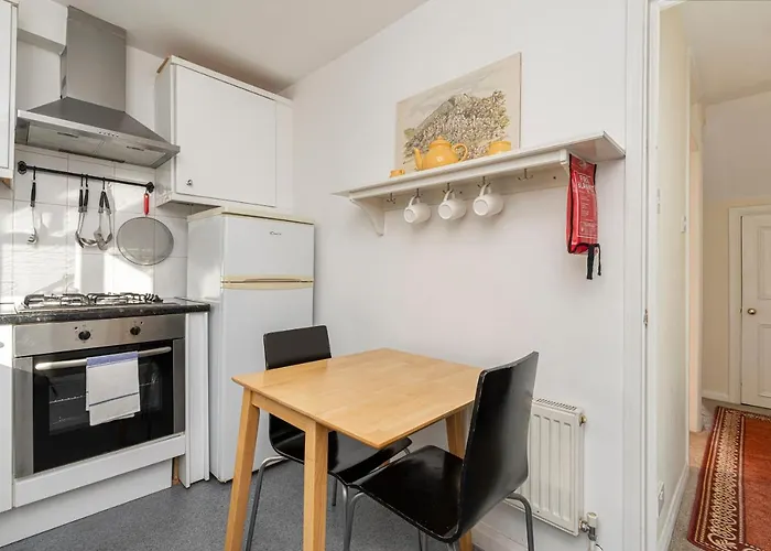 Charming Flat In West Brompton